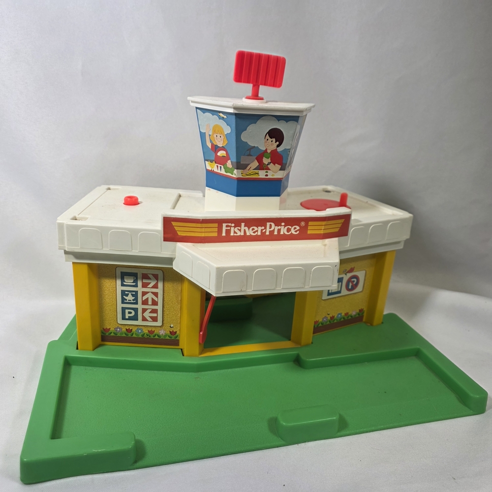 1980 Fisher Price Little People #933 Jetport/Airport Town